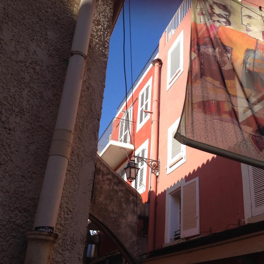 Les Toits De Sanary Et La Mer Luaran gambar